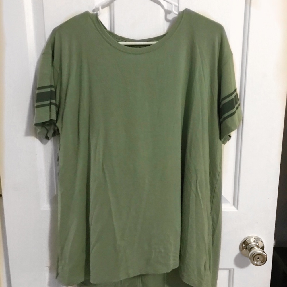 (NWOT) AE Soft & Sexy Tee